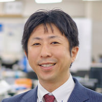 広島総務課 表 徹